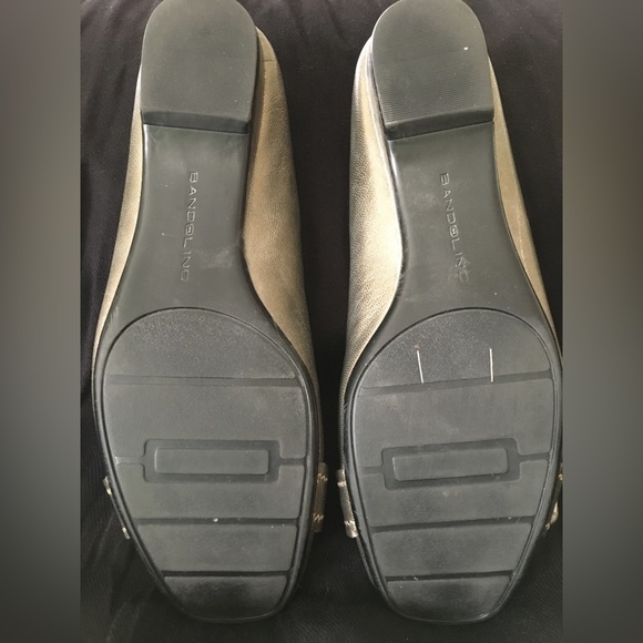 Bandolino Leather Flats - Picture 3 of 6
